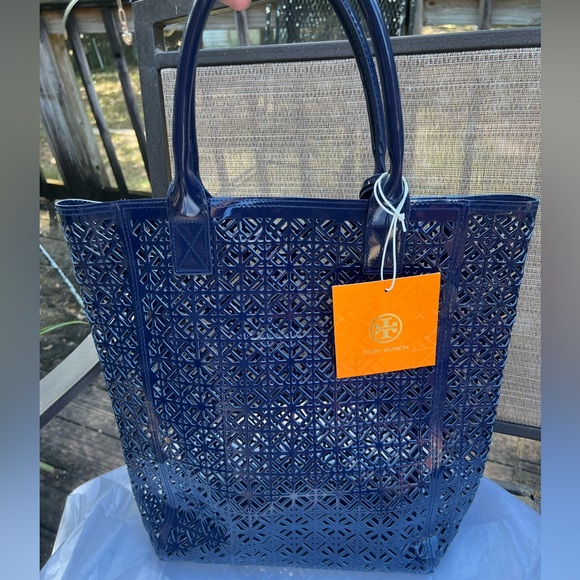 Tory Burch Handbags - Tory Burch Patent Exclusive Shopper Tote